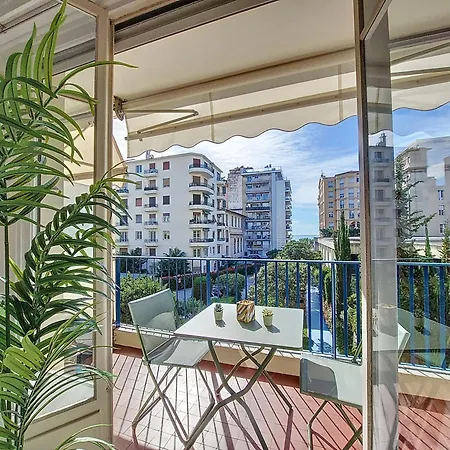 Nestor&jeeves - Riviera - - Very Close Sea